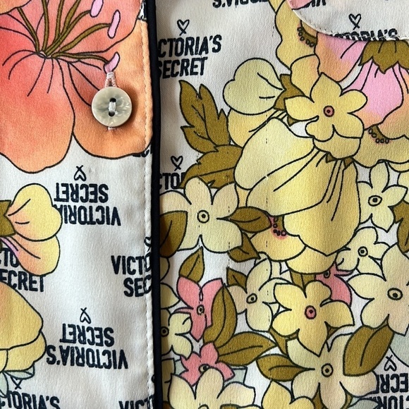 Victoria’s Secret Floral Print Short Sleeve Button Down Pajama Top - Picture 9 of 9